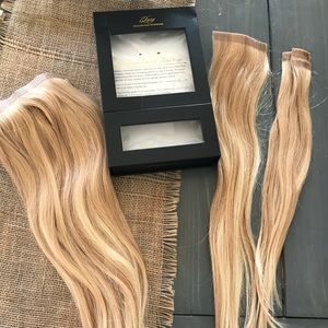 Luxy. Seamless Clip in Hair extensions.
