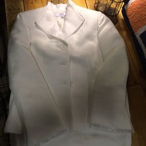 Le Suit women’s suit