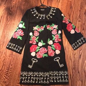 Beautiful embroidery coat trench