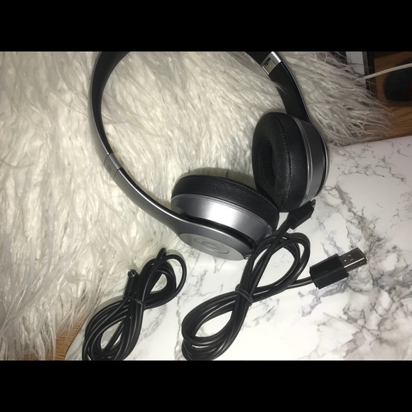 Wireless Bluetooth solo beats (headphones) - Picture 2 of 4