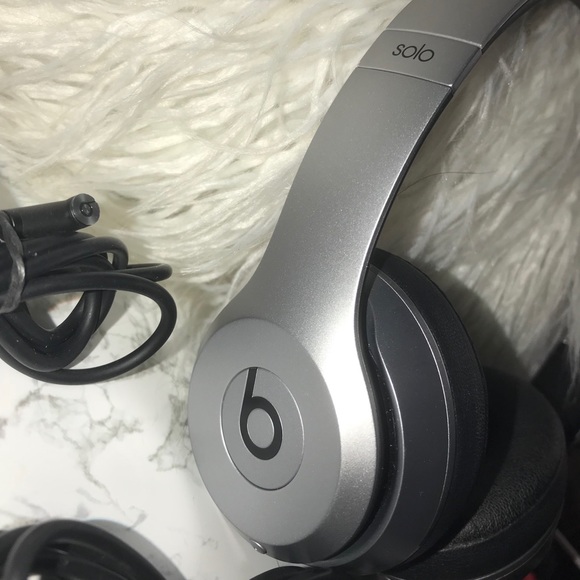 Wireless Bluetooth solo beats (headphones) - Picture 3 of 4