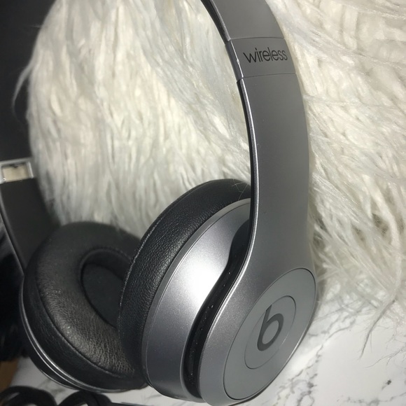 Wireless Bluetooth solo beats (headphones) - Picture 4 of 4