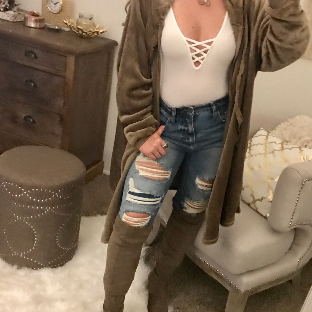 SALE ✂️Beloved Vintage Distressed Jeans - Picture 6 of 7