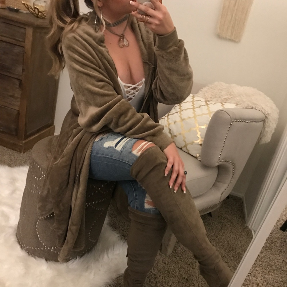 SALE ✂️Beloved Vintage Distressed Jeans - Picture 7 of 7