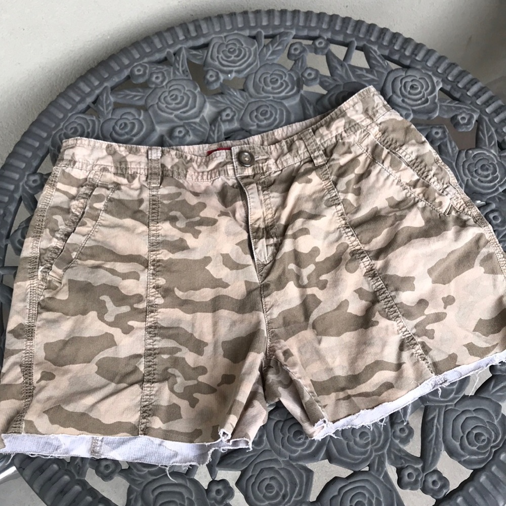 Camo cut off shorts