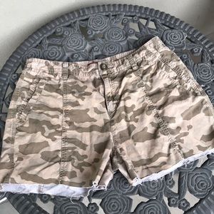 Camo cut off shorts