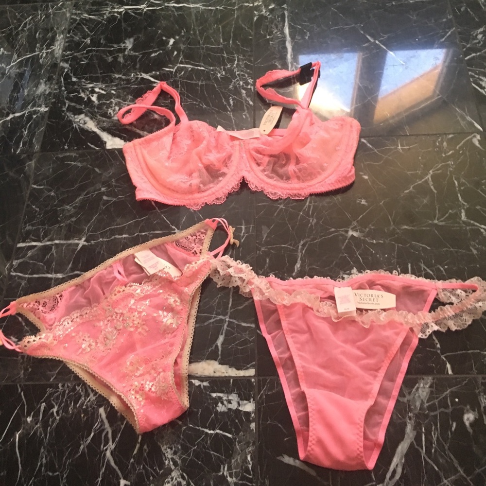 Victoria’s Secret bra and 2 panties!! 🌸🌸