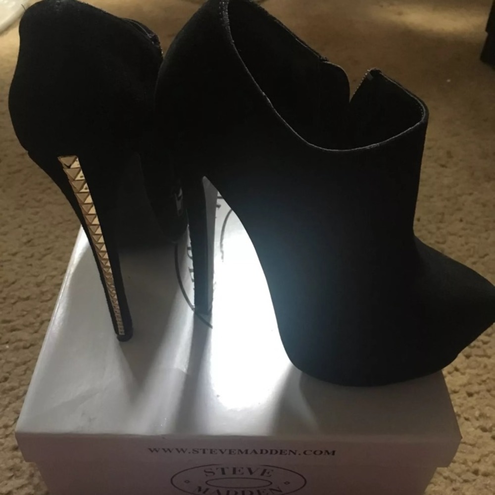 Steve Madden Vicktem Platform Booties W/ Gold