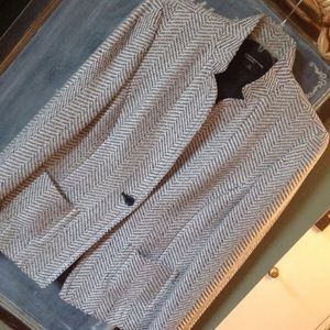 Stylish black and white Jones New York jacket.