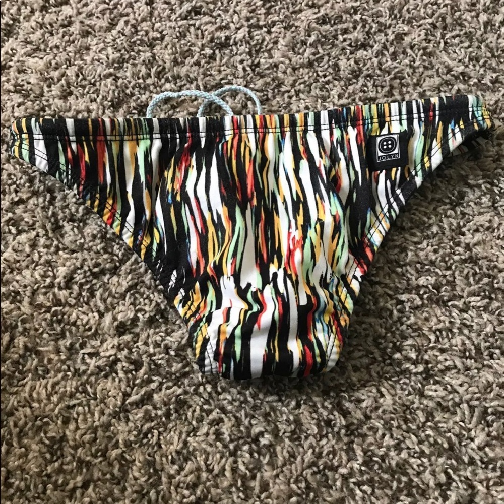 Jolyn bottoms