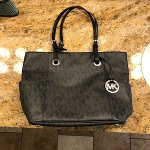 Michael Kors Jet Set Tote Bag
