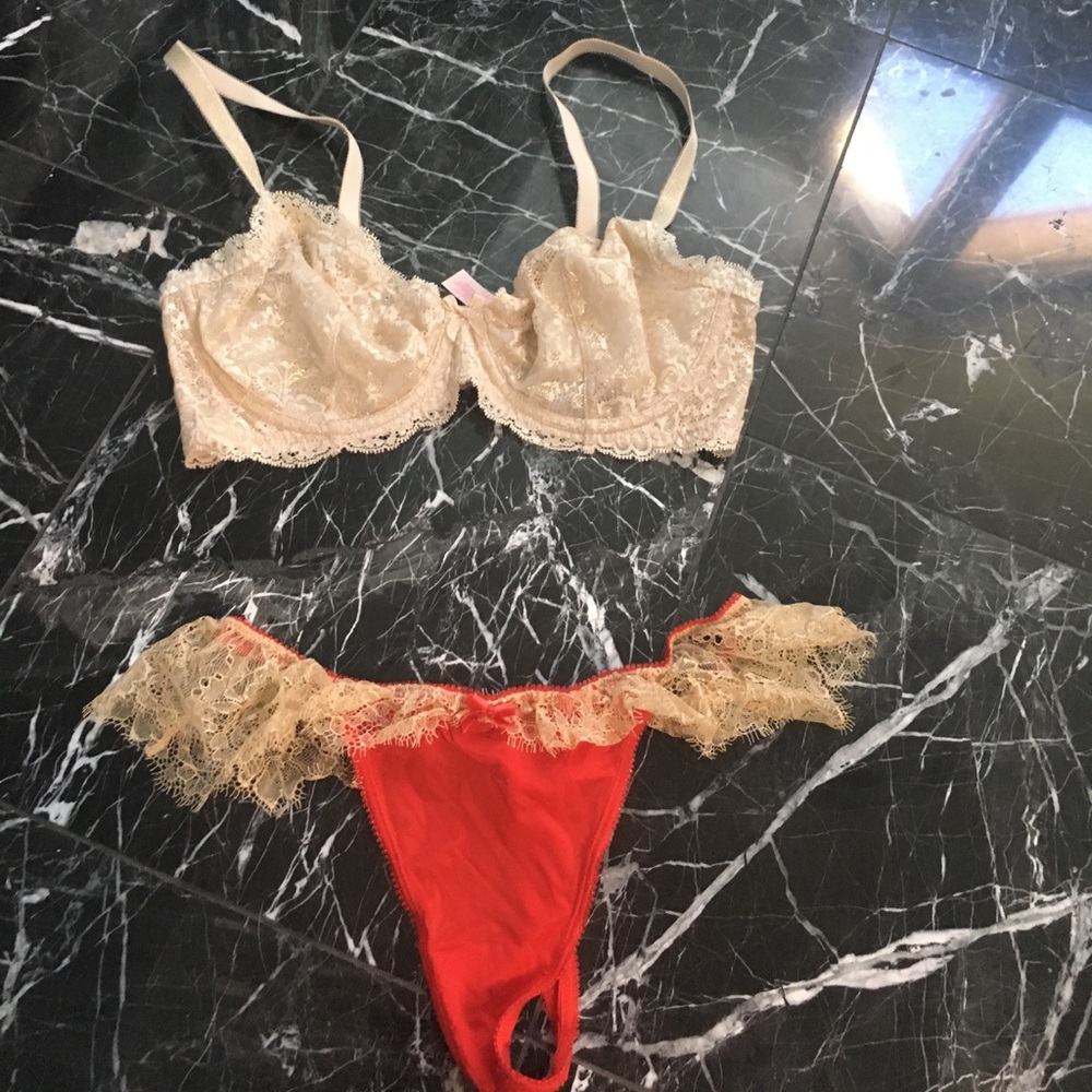 Sparkly Victoria’s Secret Christmas bra & panty 🎄
