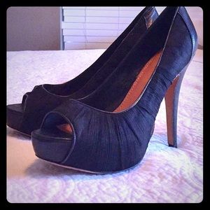 *CHRISTMAS SALE*  Vince Camuto leather heels