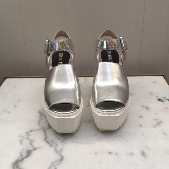 Opening Ceremony Metallic Platforms - Picture 2 of 3