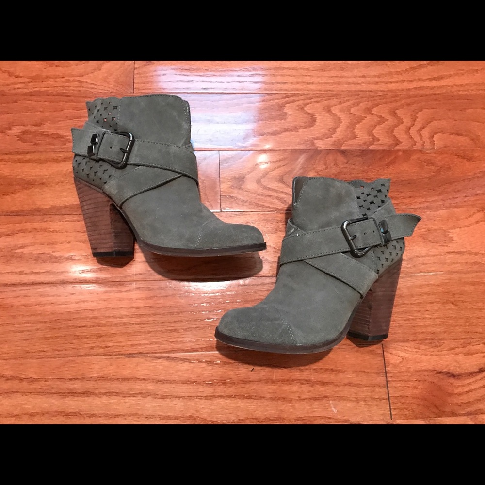 BETSEY JOHNSON BOOTIES!!!