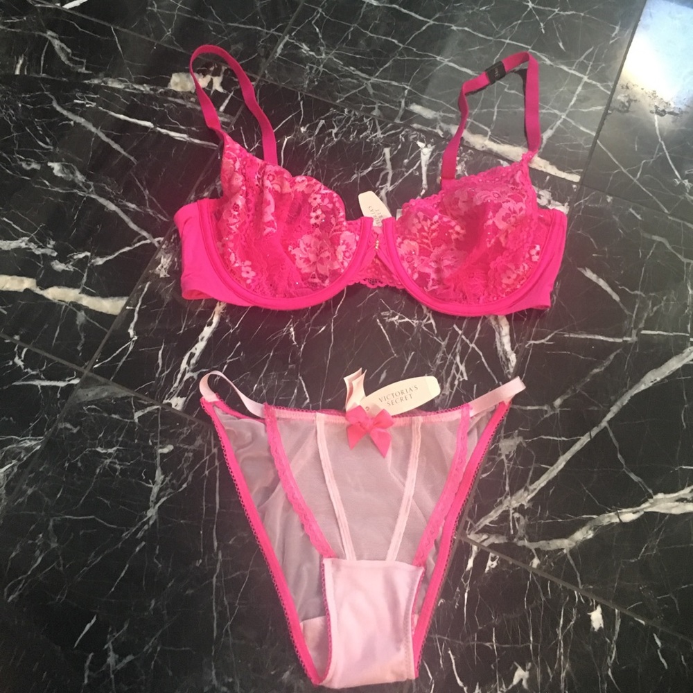 Victoria’s Secret pink bra and panty set 🌸🌸