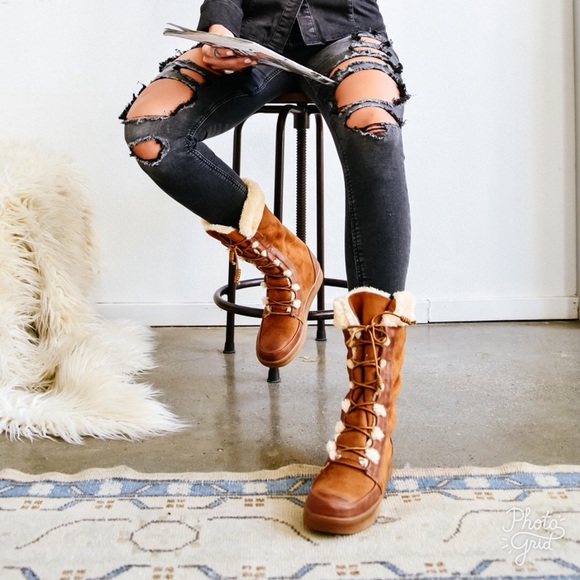 LAST PAIR! Camel Mid Calf Boots - Picture 2 of 4