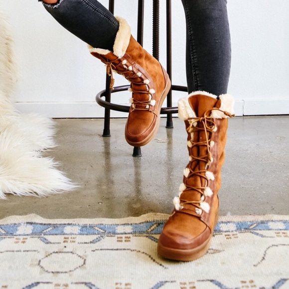 LAST PAIR! Camel Mid Calf Boots - Picture 3 of 4