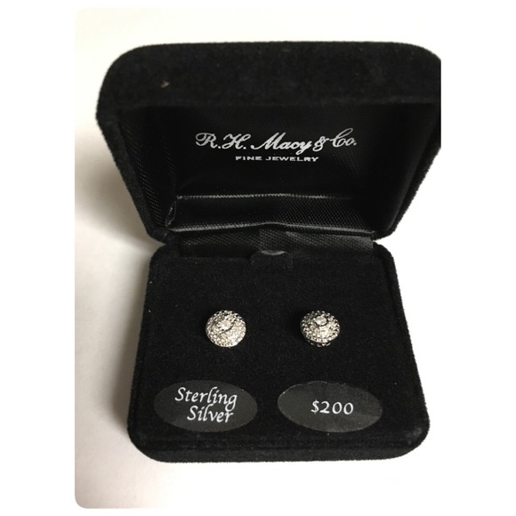 *SOLD* NWT Diamond Stud Earrings 1/10 tcw - Picture 1 of 7