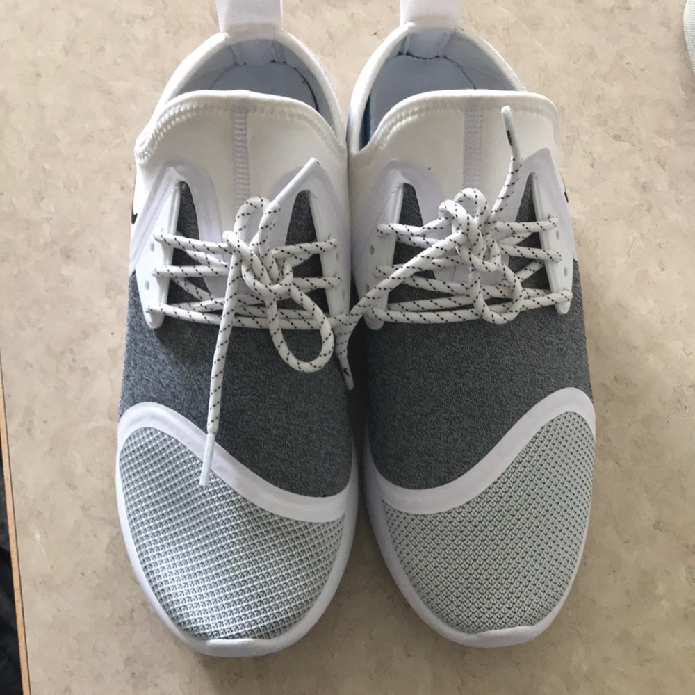 Lightly worn Nike’s!!