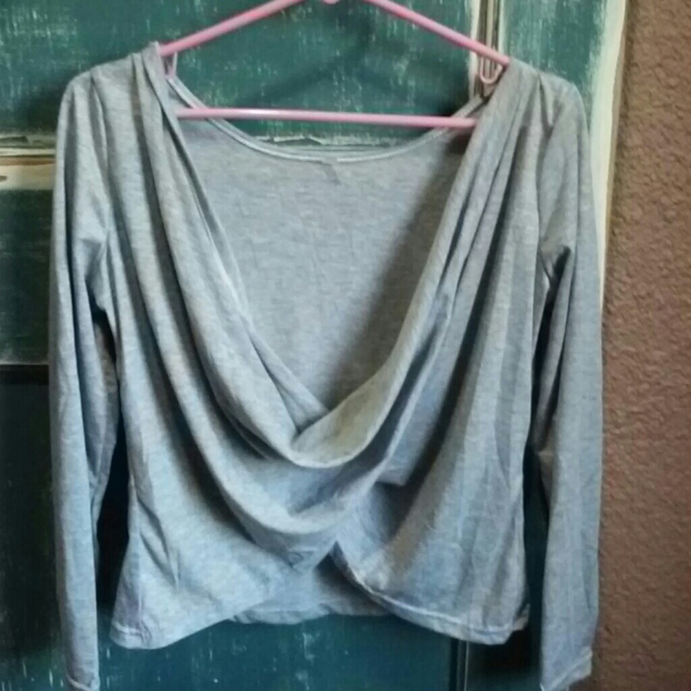 Gray long sleeve shirt