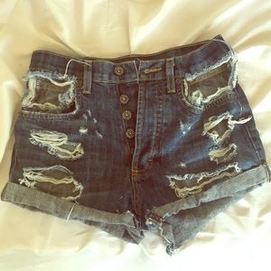 CARMAR denim shorts, adorable cut out pockets!
