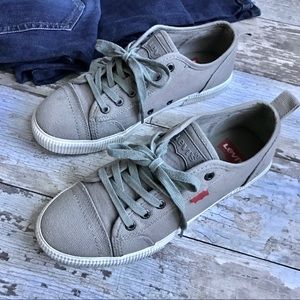 Levi’s Canvas Shoes