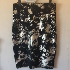 LIKE NEW Black & Gold Elegant Cassie Skirt