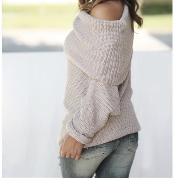 ✨LAST ONE✨Cowl neck oversized sweater - Picture 2 of 3