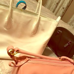 4 Handbag bundle you can make offers!!