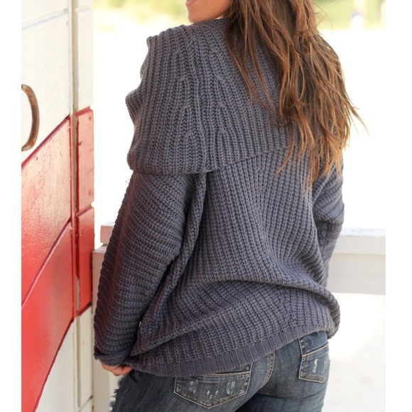 ✨LAST ONE ✨Loose fit cowl neck sweater - Picture 4 of 4
