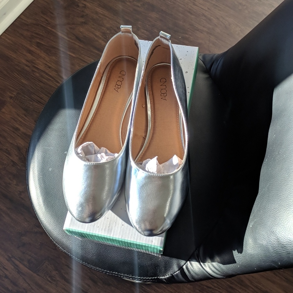 Silver metallic flat perfect for after party !