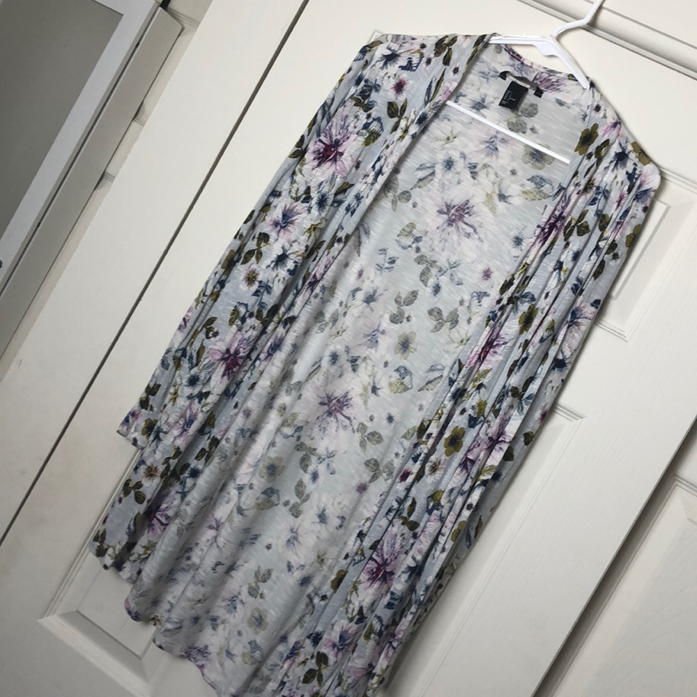 🙌🏻STUNNING🙌🏻 Lightweight Floral Cardigan