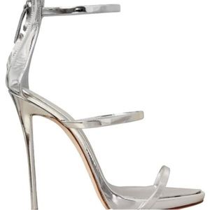 Giuseppe Zanotti silver harmony sandal. Size 40