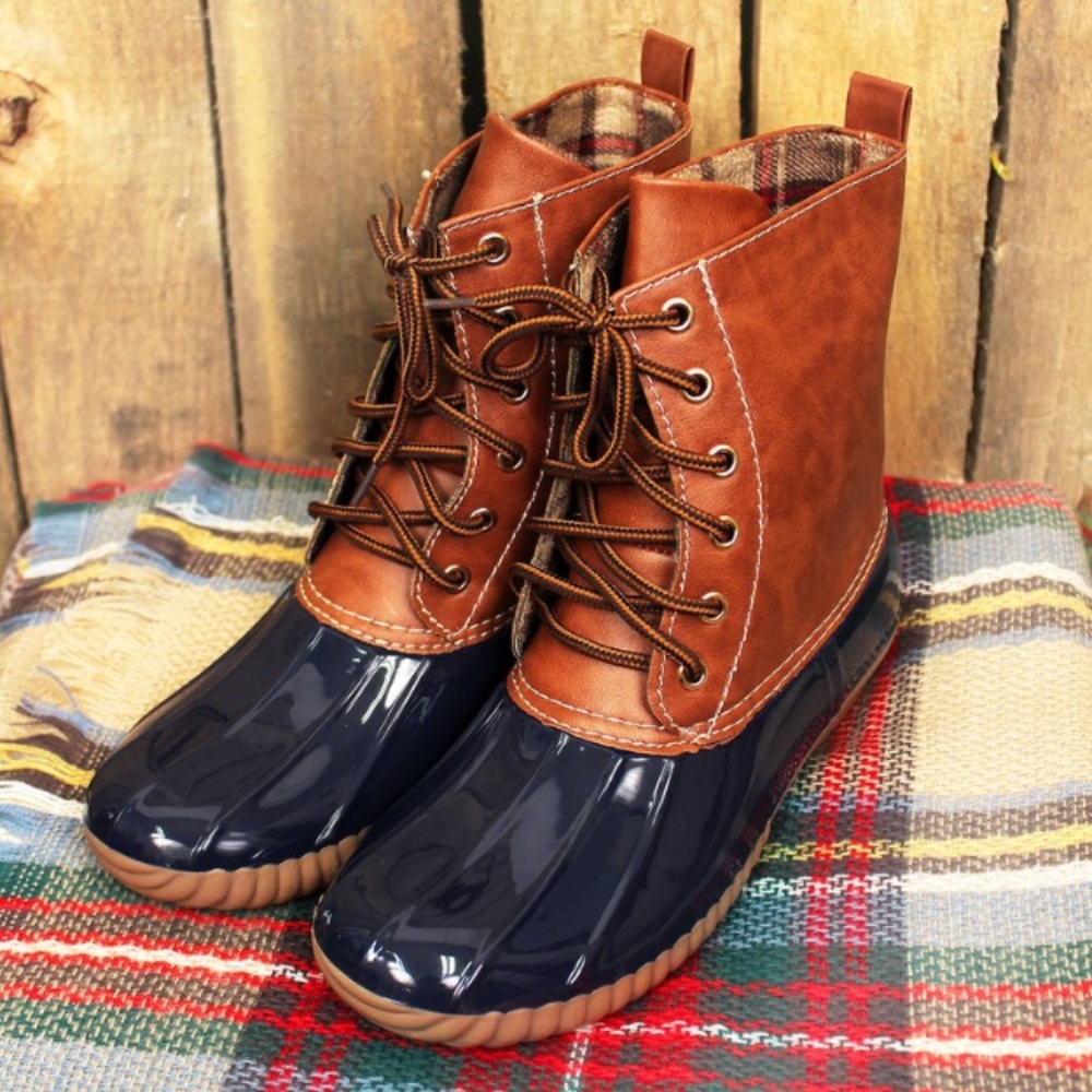 🌲 GREEN MON SALE! 🆕 Navy Duck Boots 🦆🍂