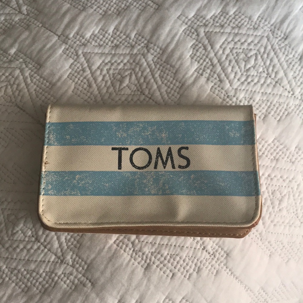 Toms Wallet/phone carrier