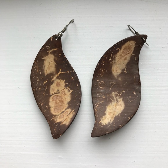 Handmade brown speckled wood drop earrings - Picture 5 of 6