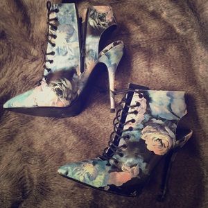 Steve Madden DRILLBIT Floral LaceUp Heeled Booties
