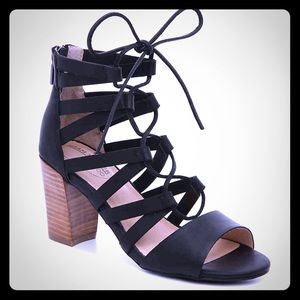 Adam Tucker strappy sandals size 8 1/2 black