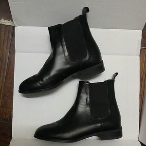 Black leather Chelsea Boot