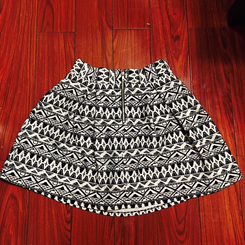 Black and white skater skirt with zipper