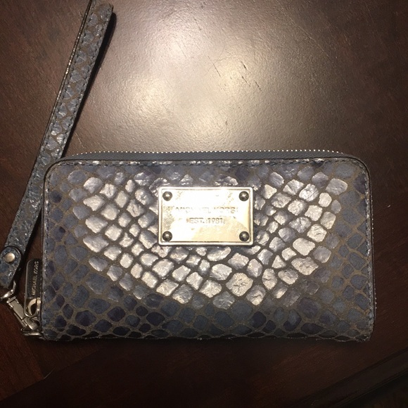 Michael Kors Hamilton python tote & wristlet - Picture 6 of 8