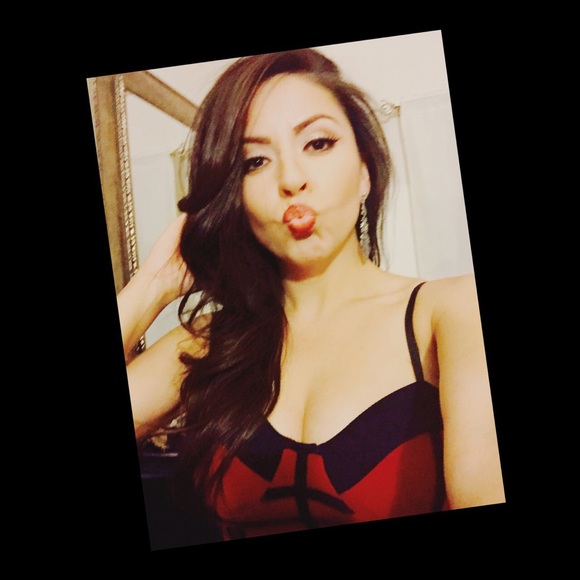 Meet Jenna! I used to model at local auto shows 🤓 - Picture 5 of 6