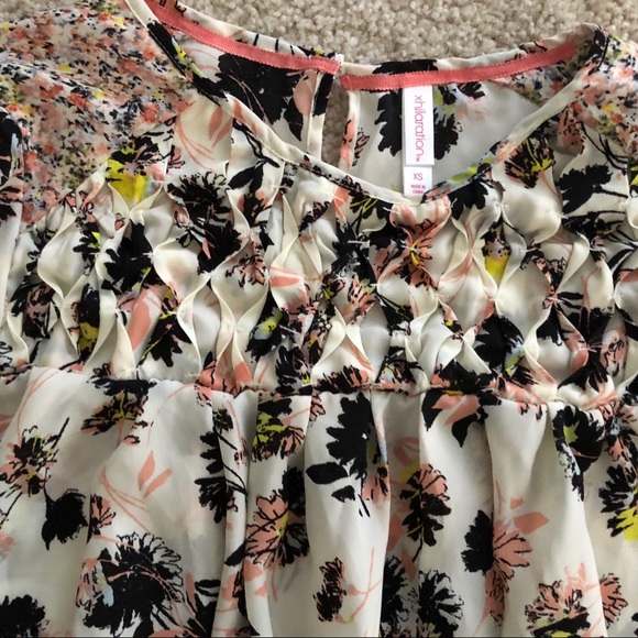 Floral Blouse πΈπΌπΊ - Picture 2 of 3