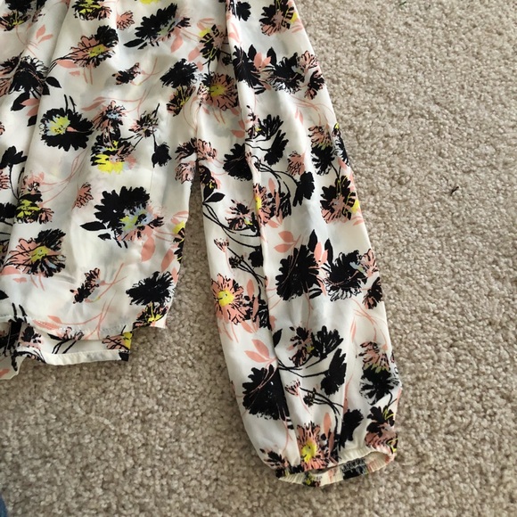 Floral Blouse πΈπΌπΊ - Picture 3 of 3