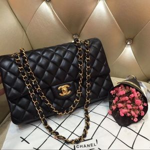 💋Authentic Chanel cf (medium)