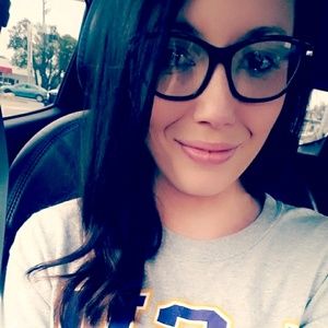 Meet your Posher, Traci