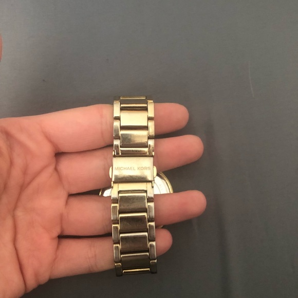 Michael kors watch with box - Picture 2 of 2