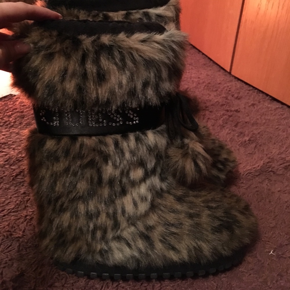 Guess Cheetah Print moon boots