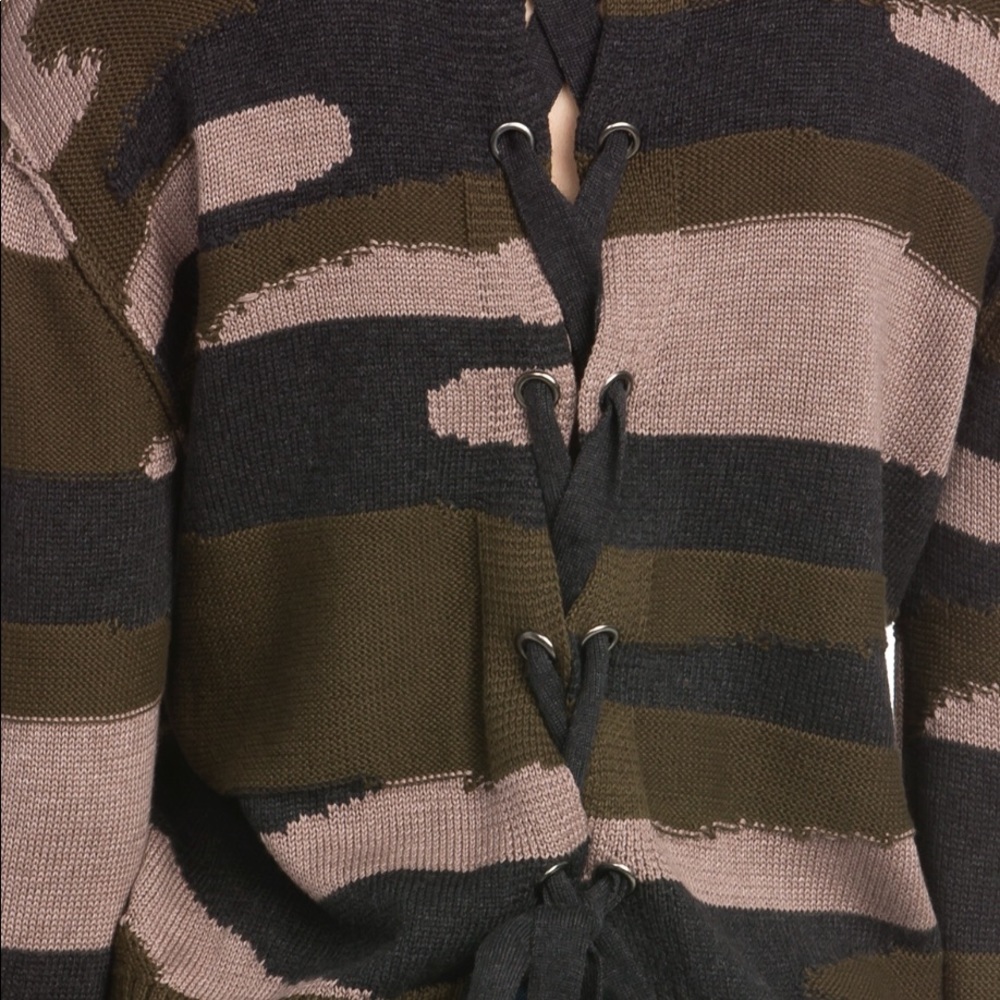 HOST PICK  GI Jane Camo Print Sweater - Picture 5 of 6